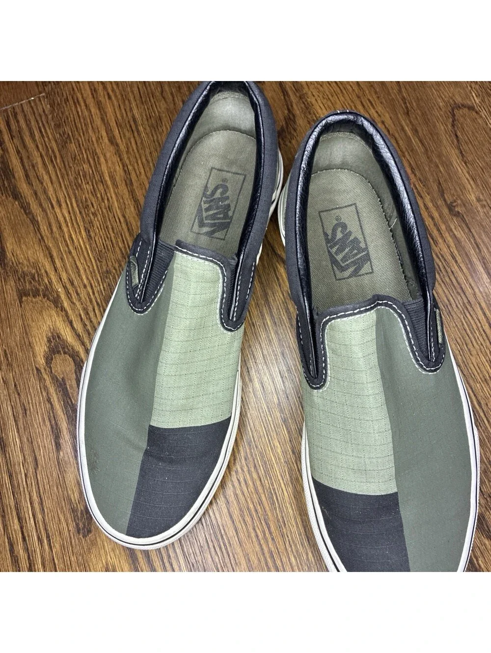 VANS Men's Slip-On Colorblock Shoes Green/Black Round Toe men 7.5/women’s 9